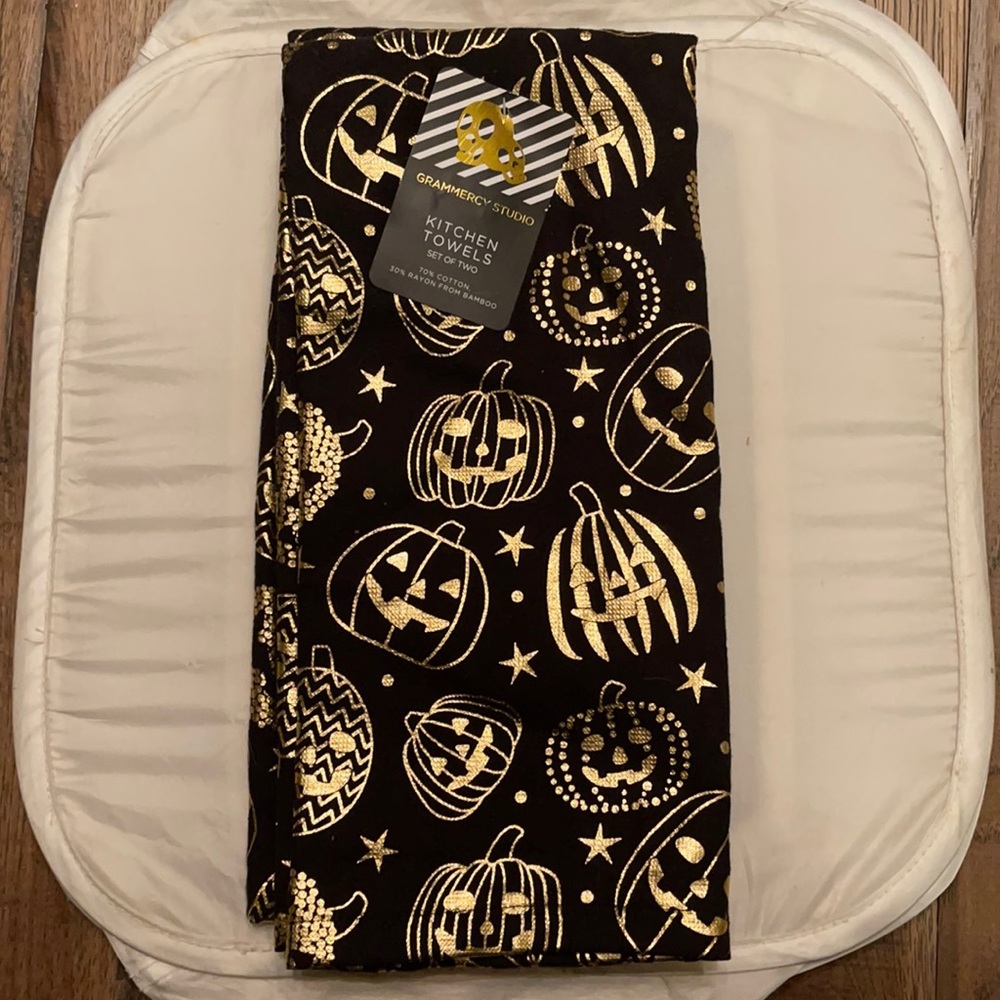 Halloween Metallic Gold Pumpkin 2 pack kitchen towels NWT